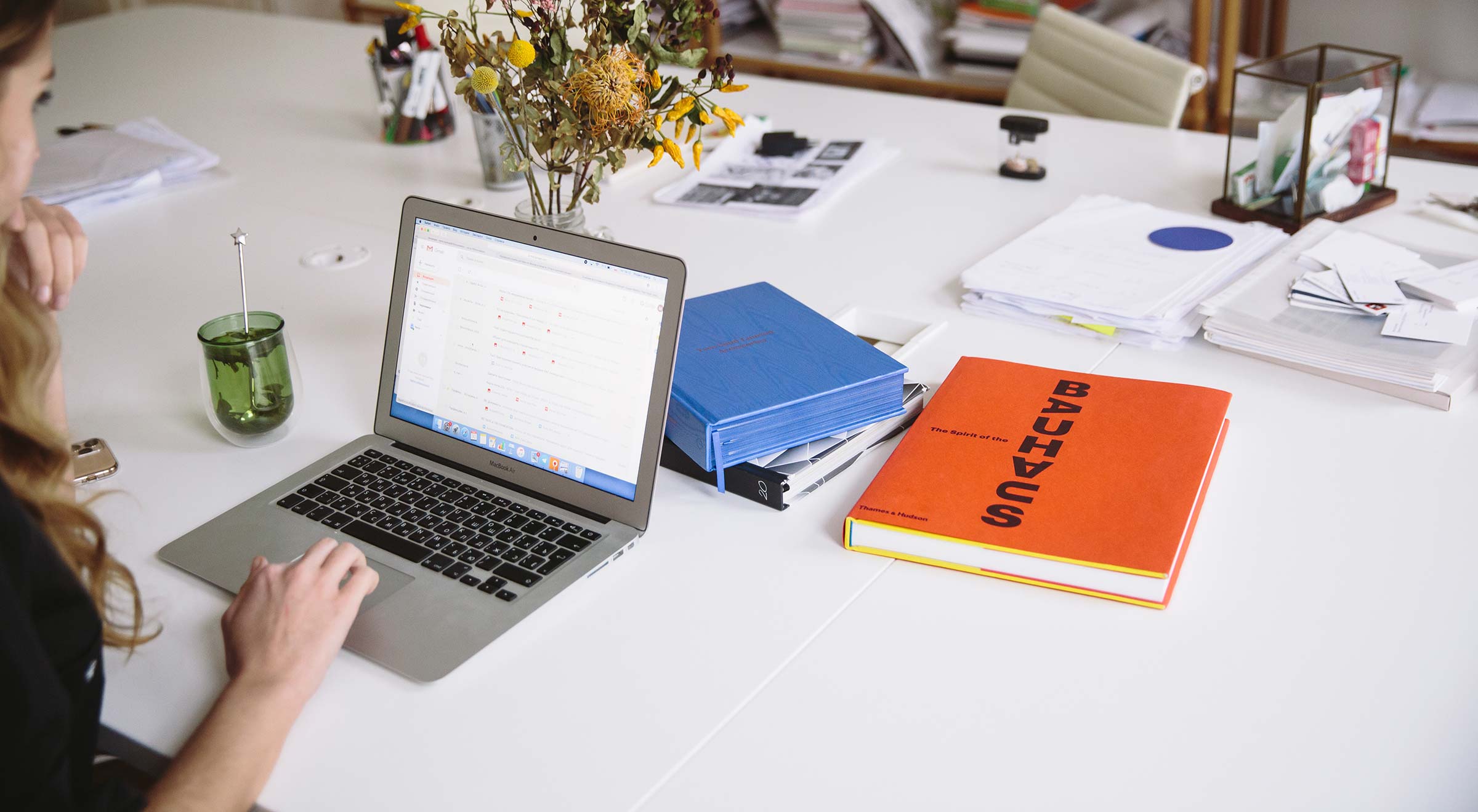 Skrytka pocztowa, a wirtualne biuro – która usługa sprawdzi się najlepiej?