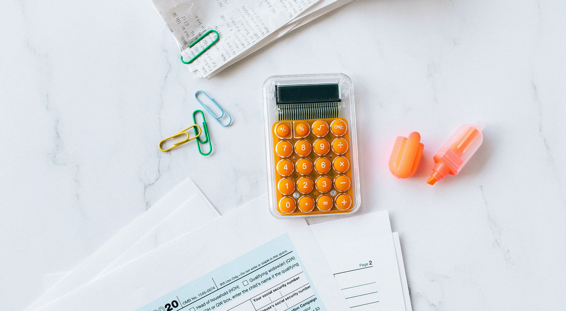 Podatnik VAT czynny a podatnik VAT zwolniony. Jakie są różnice?